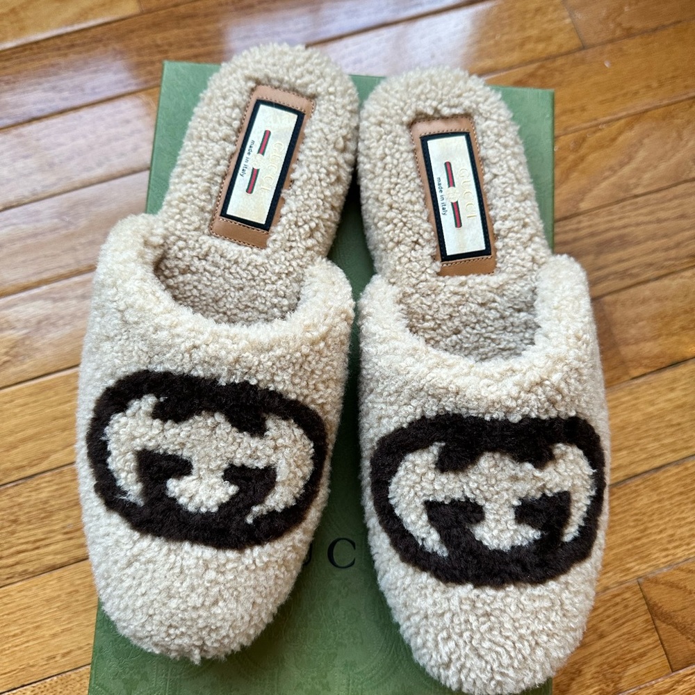 Women interlocking GG shearling sleeper